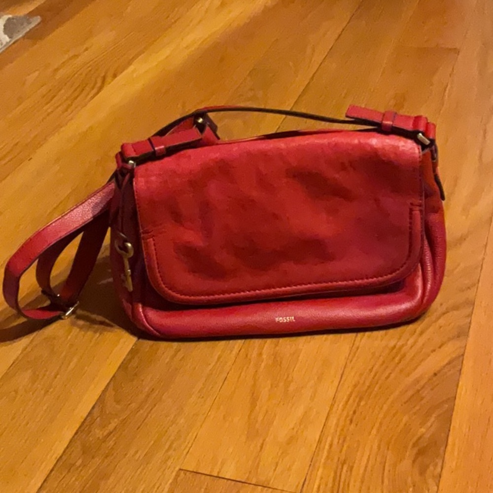 Fossil red handbag in excellent condition.